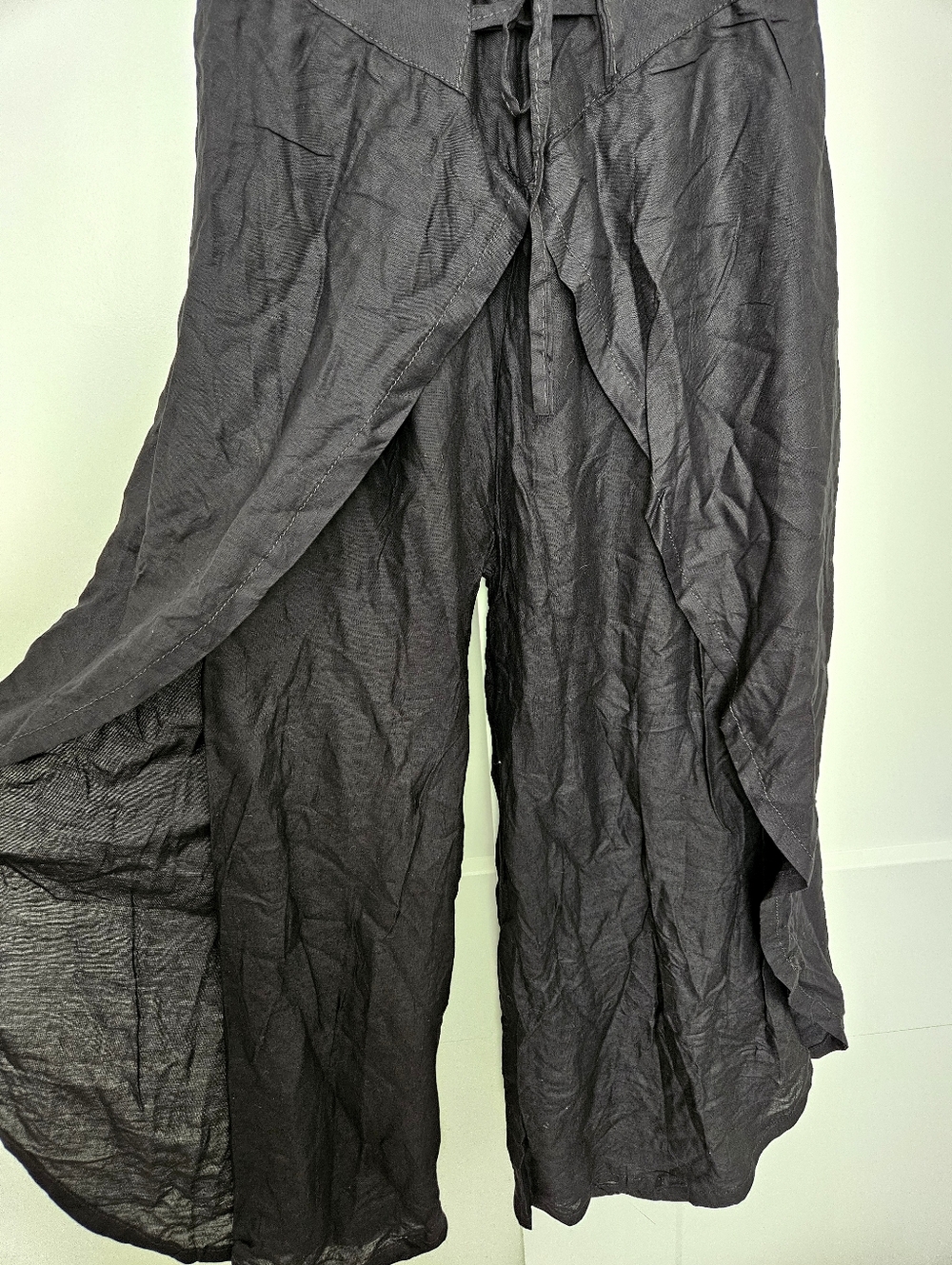 Black Tulip Palazzo Pants. - Picture 3 of 7